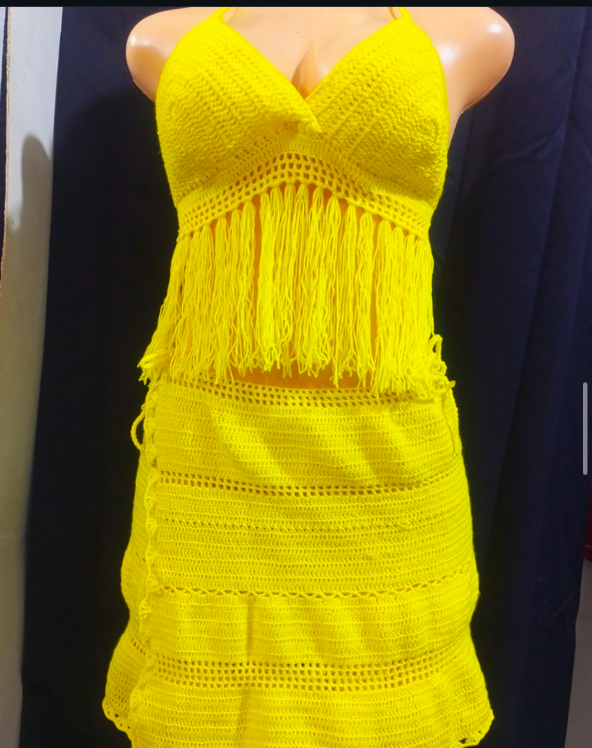 Ensemble deux pièces brassière et jupe courte