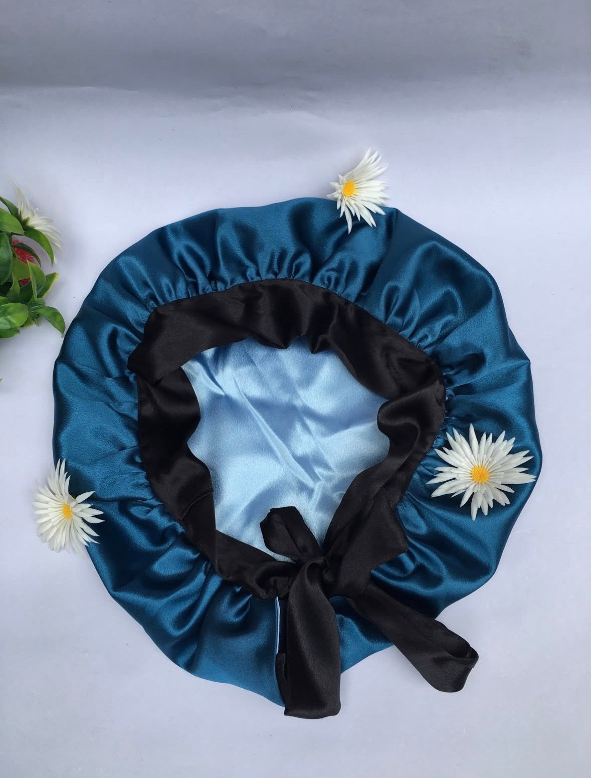 Satin bonnet - Softness &amp; protection for your hair