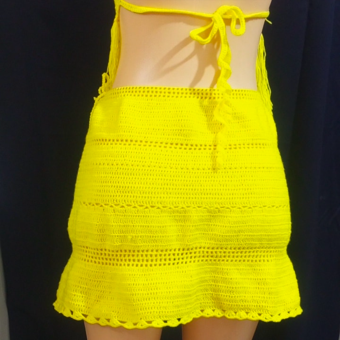 Ensemble deux pièces brassière et jupe courte
